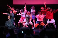 「つぼみ大決戦～この先もみんなとライブしてたいねん～」の様子。（写真提供：株式会社よしもとクリエイティブ・エージェンシー）