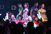 「つぼみ大決戦～この先もみんなとライブしてたいねん～」の様子。（写真提供：株式会社よしもとクリエイティブ・エージェンシー）