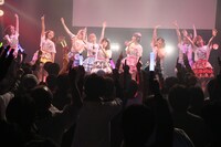 「つぼみ大決戦～この先もみんなとライブしてたいねん～」の様子。（写真提供：株式会社よしもとクリエイティブ・エージェンシー）
