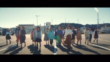 日向坂46「ときめき草」ミュージックビデオのワンシーン。