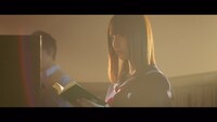 日向坂46「ときめき草」ミュージックビデオのワンシーン。