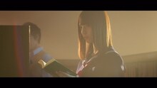 日向坂46「ときめき草」ミュージックビデオのワンシーン。