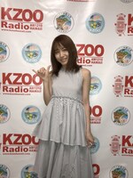 写真集で着用する衣装でラジオの生放送に臨む大場美奈（SKE48）。