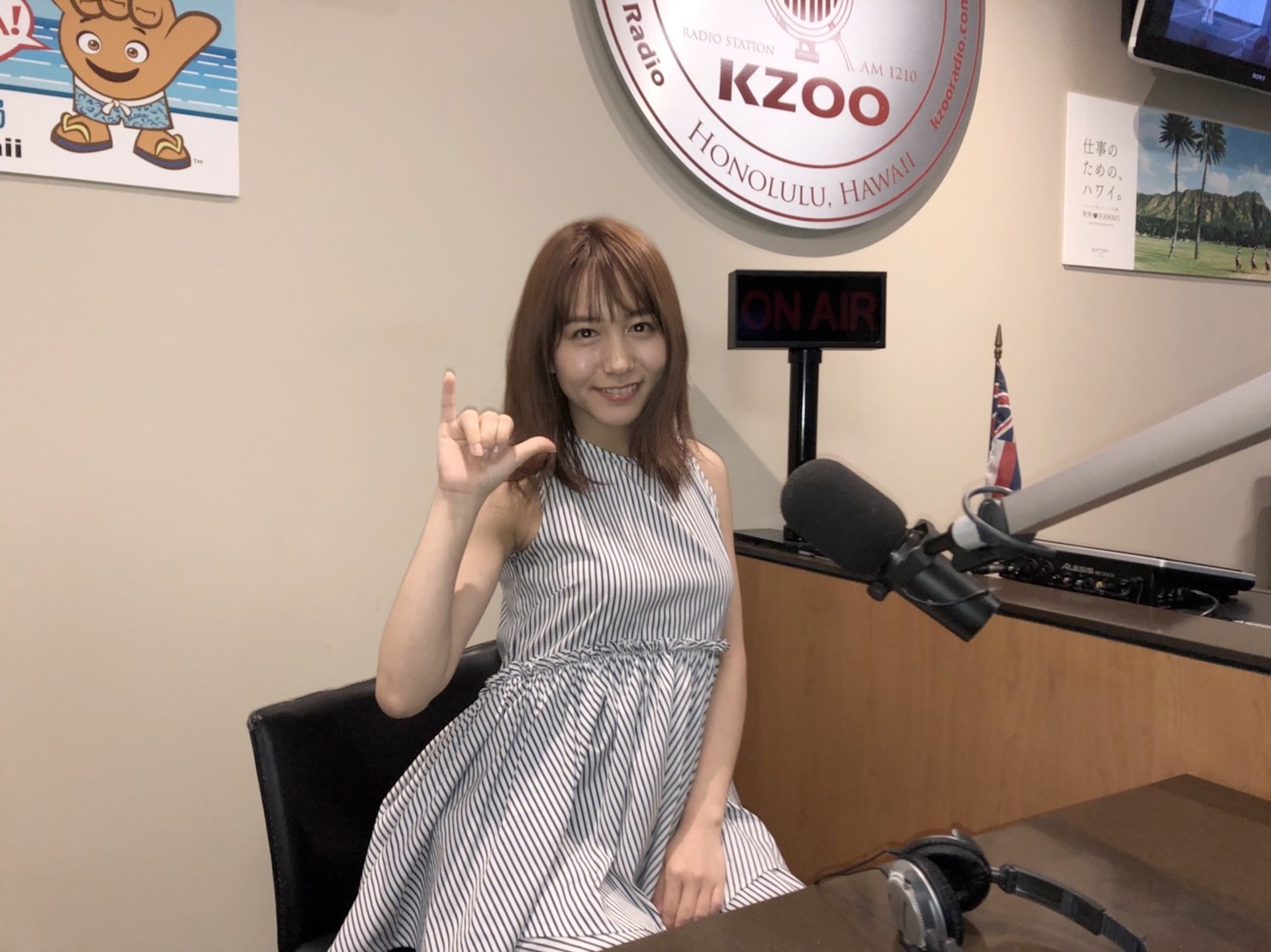 写真集で着用する衣装でラジオの生放送に臨む大場美奈（SKE48）。
