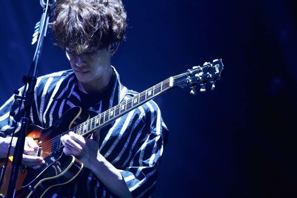 黒田隼之介（G, Cho）（撮影：後藤壮太郎）