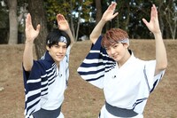 阿波踊りを踊るユースケとユーキ。