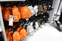 GU渋谷店3F「GU×STUDIO SEVEN」コーナーの様子。