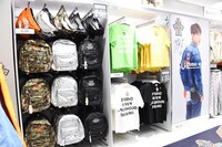 GU渋谷店3F「GU×STUDIO SEVEN」コーナーの様子。