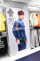 GU渋谷店3F「GU×STUDIO SEVEN」コーナーの様子。