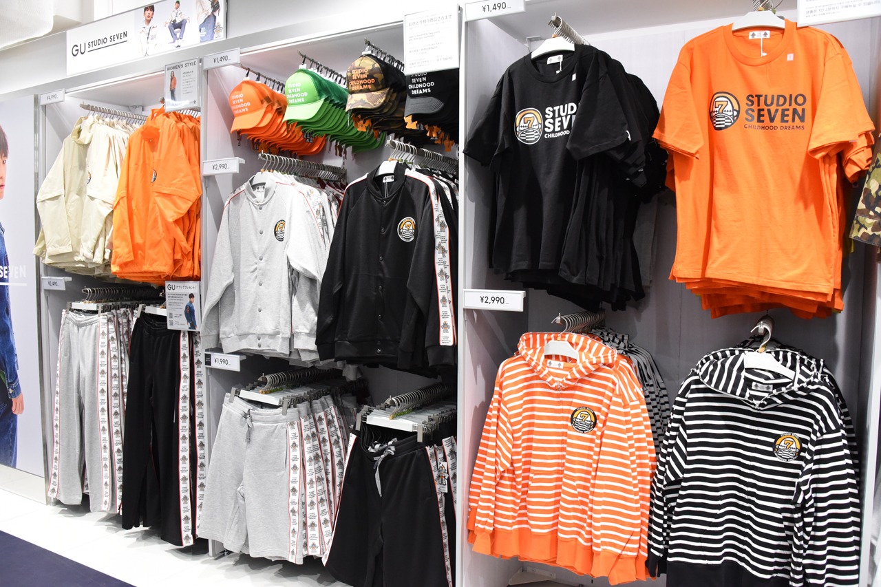 GU渋谷店3F「GU×STUDIO SEVEN」コーナーの様子。