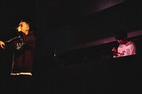 左からJJJ、STUTS。