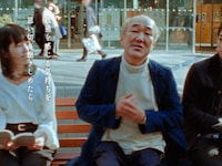 「三菱地所グループ Presents『サニーデー in 丸の内仲通り』 feat. 温水洋一+大橋トリオ」のワンシーン。