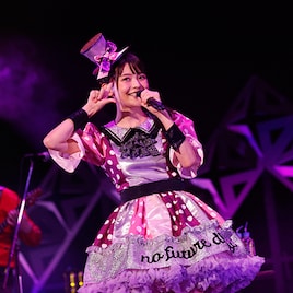 上坂すみれ、ノーフューチャーなツアー千秋楽で客席走ったりキャベツ刻んだり