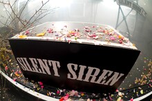 SILENT SIREN「『31313』リリース記念シークレットライブ“無音の警告GIG”」の様子。（撮影：上飯坂一）