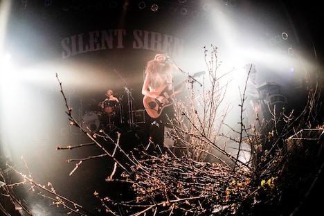 SILENT SIREN「『31313』リリース記念シークレットライブ“無音の警告GIG”」の様子。（撮影：上飯坂一）
