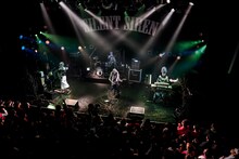 SILENT SIREN「『31313』リリース記念シークレットライブ“無音の警告GIG”」の様子。（撮影：上飯坂一）