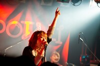 鈴木奈津美（Vo）（撮影：ヤオタケシ）