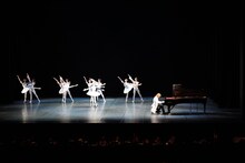 YOSHIKIが出演した際の牧阿佐美バレヱ団「プリンシパル・ガラ2019」の様子。