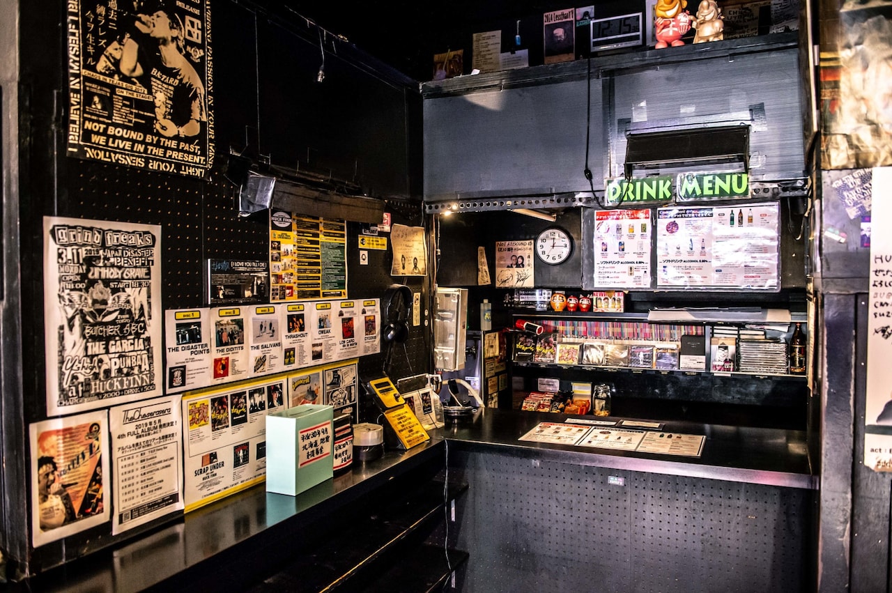 HUCK FINNのドリンクカウンター。