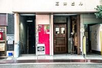 HUCK FINNの入口。