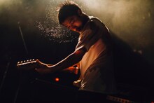 清水エイスケ（Vo, G / Age Factory）（撮影：西槇太一）