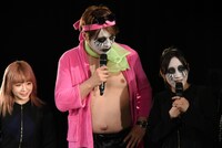 左からYUiNA EMPiRE、酒井一圭、キカ・フロント・フロンタール。