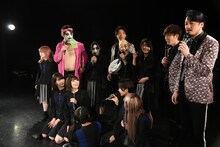 BiSと純烈の記者会見の様子。