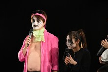 左から酒井一圭、キカ・フロント・フロンタール。