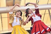 左から藤本ばんび、坂井仁香。
