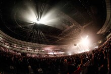 THE ORAL CIGARETTES「Kisses and Kills Tour 2018-2019」神奈川・横浜アリーナ公演の様子。（撮影：鈴木公平）