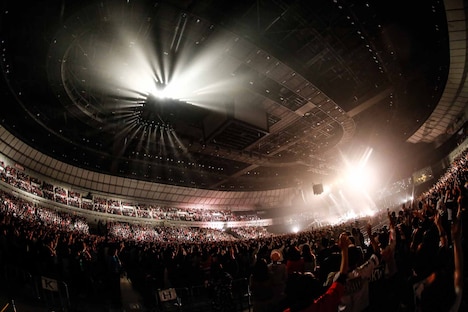 THE ORAL CIGARETTES「Kisses and Kills Tour 2018-2019」神奈川・横浜アリーナ公演の様子。（撮影：鈴木公平）