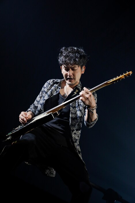 新藤晴一（G）（写真提供：SMEレコーズ）