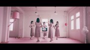 日向坂46「Footstep」ミュージックビデオのワンシーン。