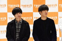 左から尾崎世界観（クリープハイプ）、DJ 松永（Creepy Nuts）。