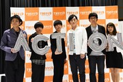 TBSラジオ「ACTION」パーソナリティ。左から宮藤官九郎、尾崎世界観（クリープハイプ）、DJ 松永（Creepy Nuts）、羽田圭介、武田砂鉄、幸坂理加アナウンサー。