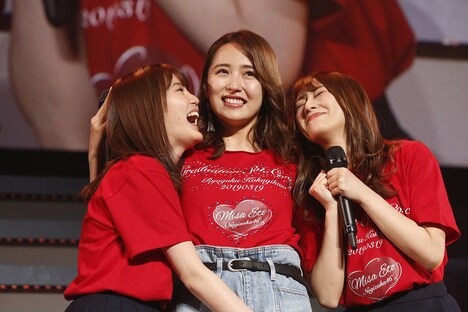 左から生田絵梨花、衛藤美彩、桜井玲香。（写真提供：ソニー・ミュージックレーベルズ）