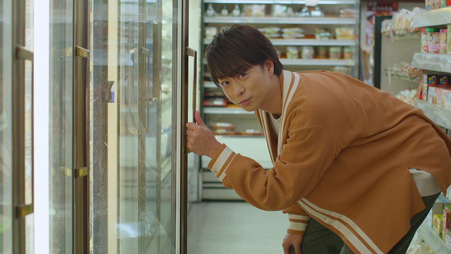 アサヒビール「クリアアサヒ」新CM「櫻井さん とりあえず買ってみます」編より。