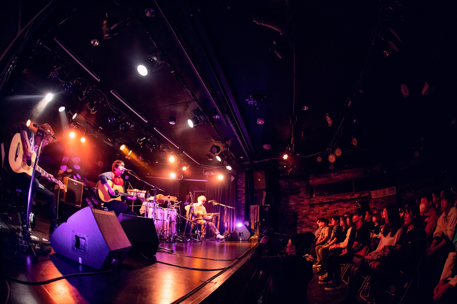 KEYTALK「FC会員限定 アコースティックライブ スペシャルイベント」の様子。