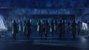 欅坂46「黒い羊」のパフォーマンスシーン。（提供：NHK）