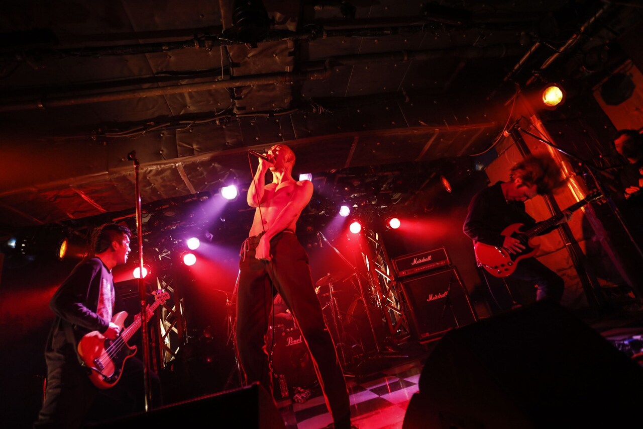 999999999とSMORGAS、新宿LOFTで爆音ツーマン