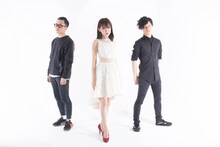 カミツキの新たなアーティスト写真。右がHAGI（G）。