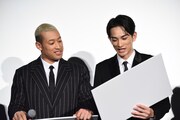 左から関口メンディー、町田啓太。