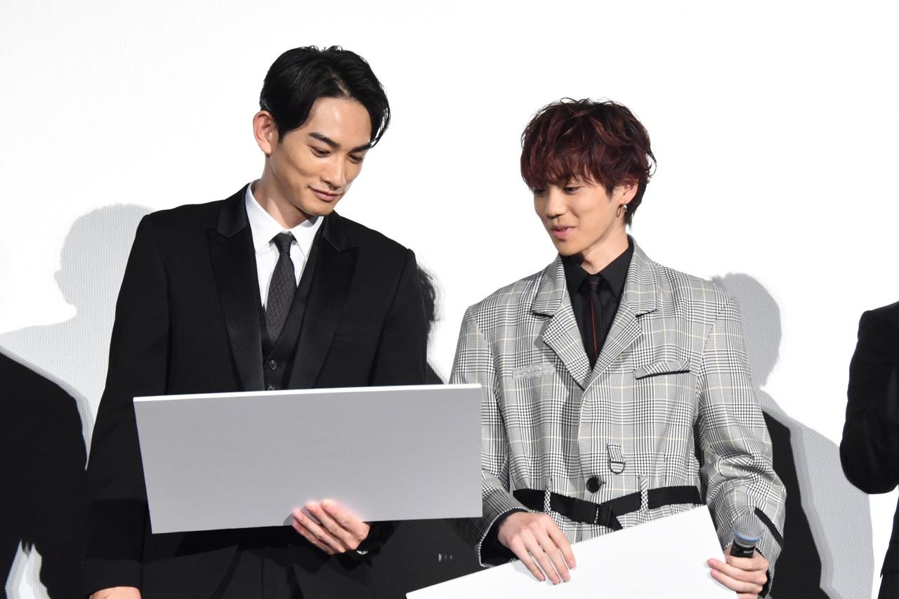 左から町田啓太、吉野北人。