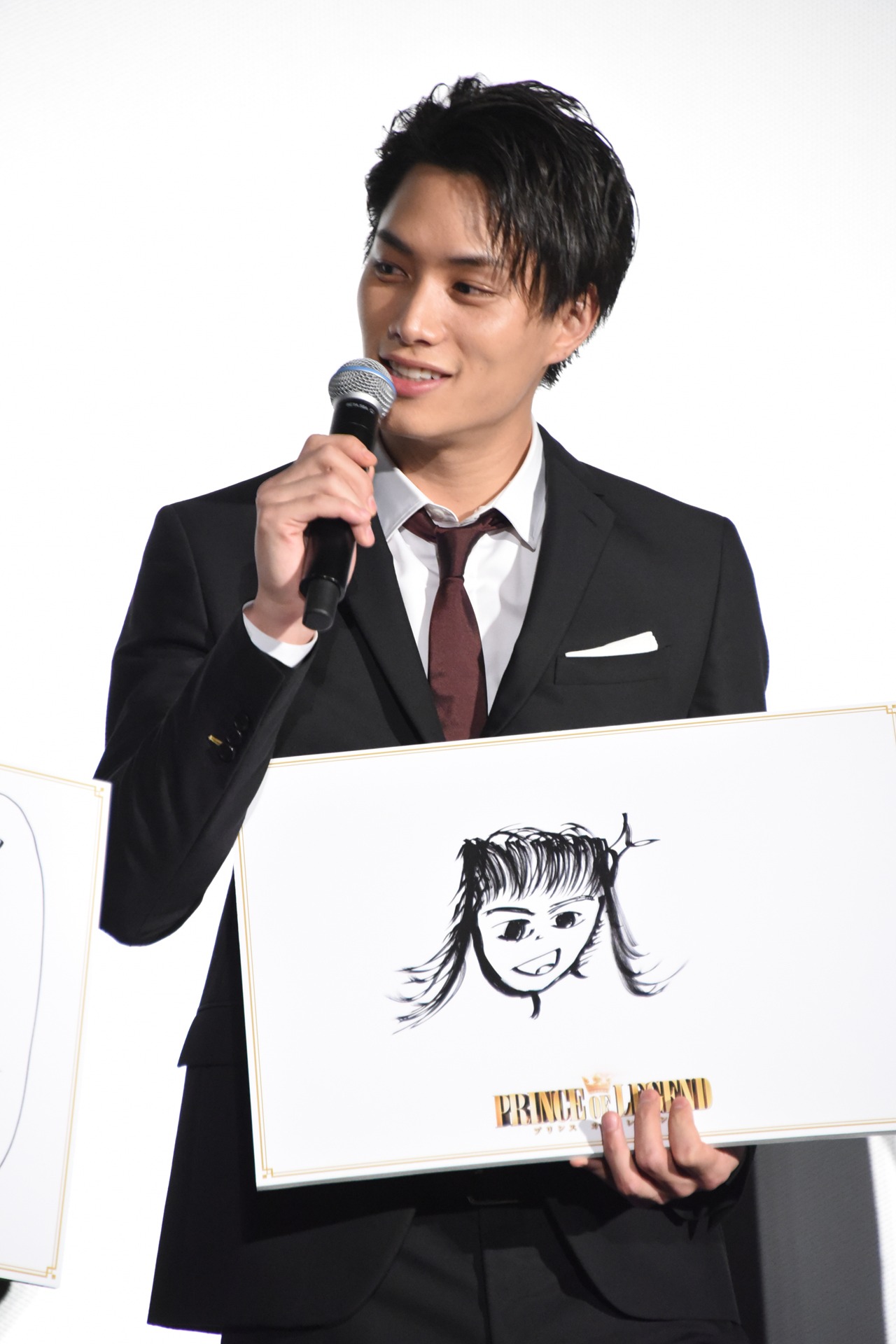 鈴木伸之が描いた白石聖の似顔絵。