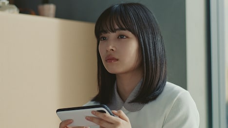 ソフトバンク新テレビCM「速度制限マン」編より。