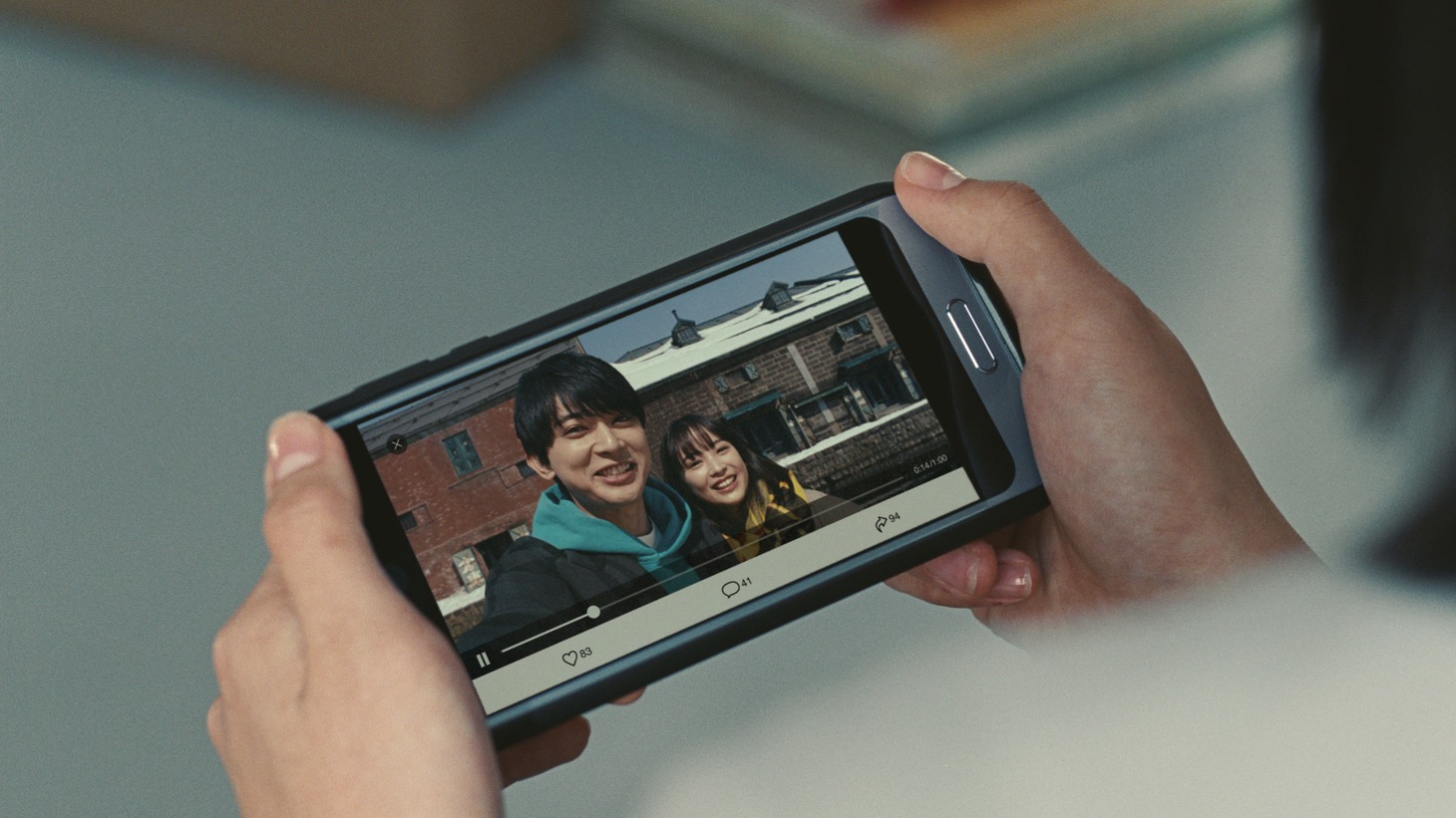 ソフトバンク新テレビCM「速度制限マン」編より。