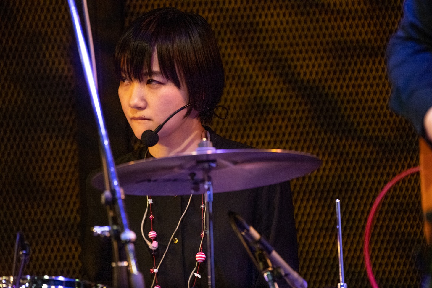 このライブで初めて脇田もなりのバックバンドを務めたU（Dr）。