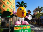 テレ朝チャンネル2「沖縄初上陸の純烈が釣って！歌って！喰いまくる！純烈のOKINAWAガイドブック」より。（写真提供：テレビ朝日）