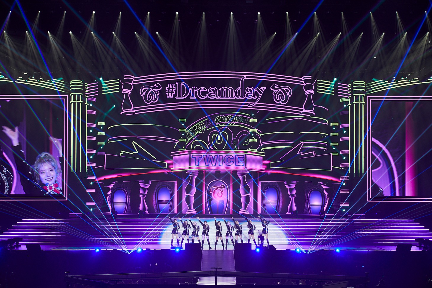 TWICE「TWICE DOME TOUR 2019 "#Dreamday"」大阪・京セラドーム大阪公演の様子。（撮影：田中聖太郎）