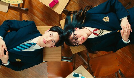 MINT mate box「hanabi」ミュージックビデオのワンシーン。